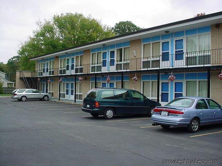 Chipican Motel Sarnia Exterior photo