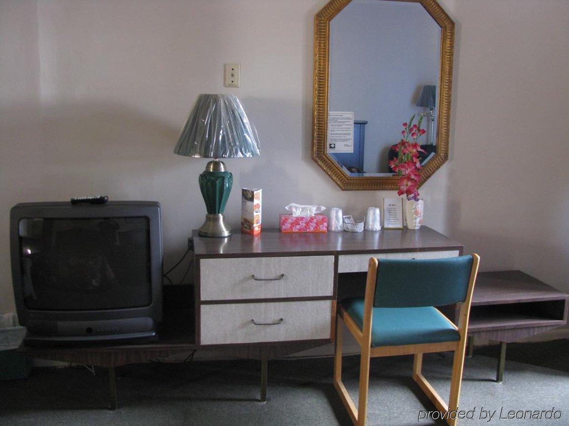 Chipican Motel Sarnia Room photo